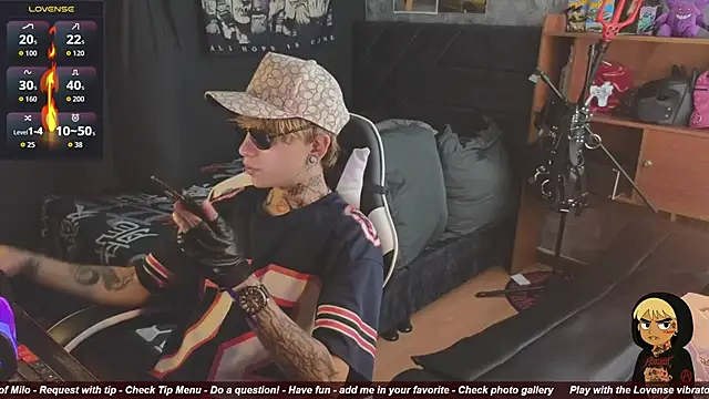 Snapshot of AcidMilo chatting on 5, 12, 2025 AcidMilo online show from 5, 12, 2025