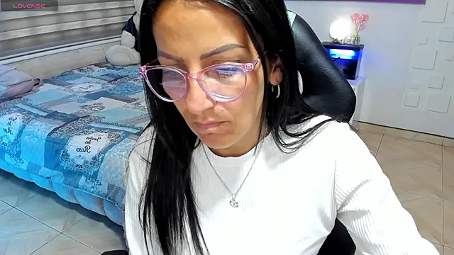 Snapshot of alma_blue chatting on 21, 5, 2026 alma blue online show from 21, 5, 2026