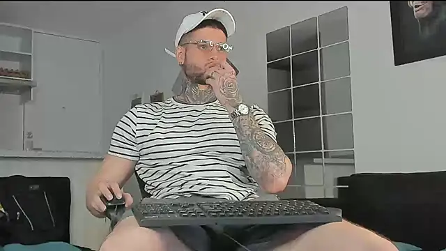  jamesleandros1 online show from 6, 1, 2025