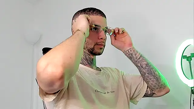  jamesleandros1 online show from 1, 10, 2025