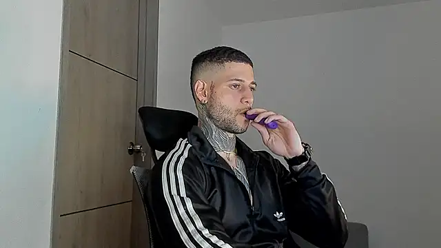  jamesleandros1 online show from 10, 6, 2026