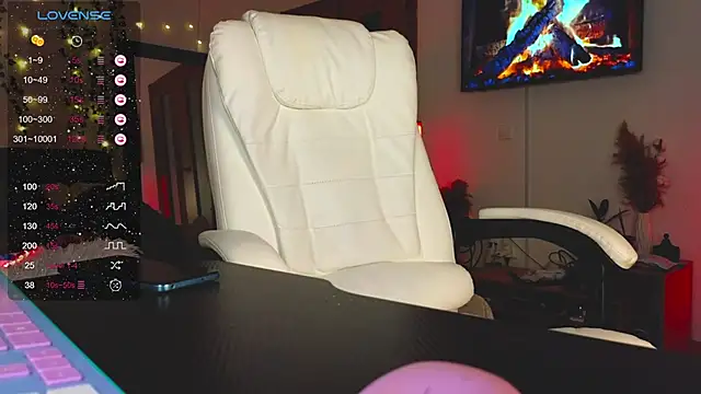 Snapshot of Juliette_Sunshine chatting on 7, 2, 2025 Juliette Sunshine online show from 7, 2, 2025