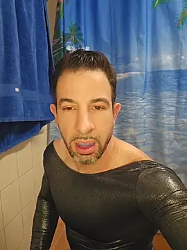 Sexyjulien25 online show from 29, 4, 2026