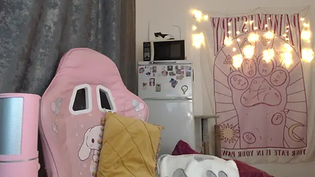 Holy420lolii online show from 8, 12, 2024