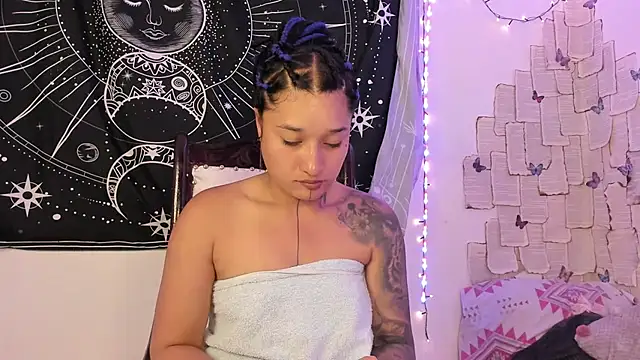 Snapshot of Eva_Lee_ chatting on 10, 9, 2025 Eva Lee online show from 10, 9, 2025