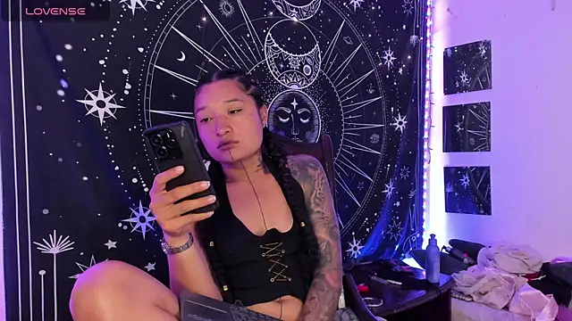 Snapshot of Eva_Lee_ chatting on 10, 10, 2025 Eva Lee online show from 10, 10, 2025