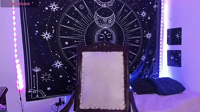 Snapshot of Eva_Lee_ chatting on 12, 11, 2025 Eva Lee online show from 12, 11, 2025