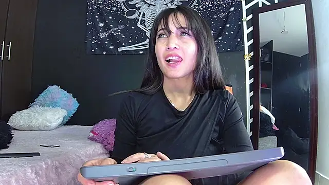 EvangelineCors online show from 12, 9, 2025