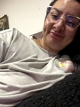 Abril Luv online show from 11, 9, 2025