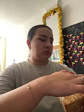 Abril Luv online show from 22, 9, 2025