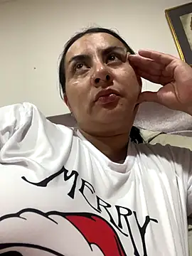 Abril Luv online show from 10, 10, 2025