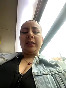 Abril Luv online show from 17, 10, 2025