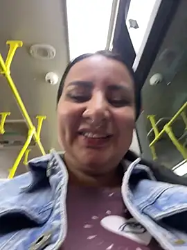 Abril Luv online show from 8, 7, 2026