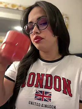 Snapshot of andra_rose chatting on 10, 3, 2025 andra rose online show from 10, 3, 2025