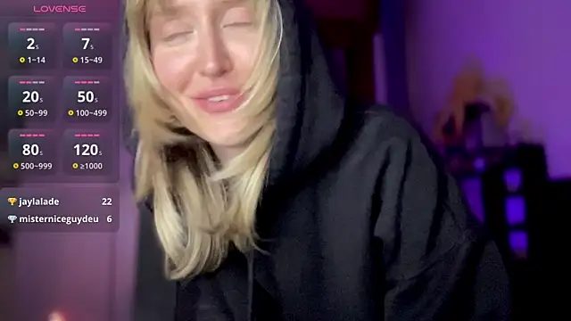 Snapshot of iilovetomatoes chatting on 10, 11, 2025 iilovetomatoes online show from 10, 11, 2025