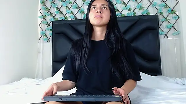 EmmaWilliamss online show from 8, 10, 2025