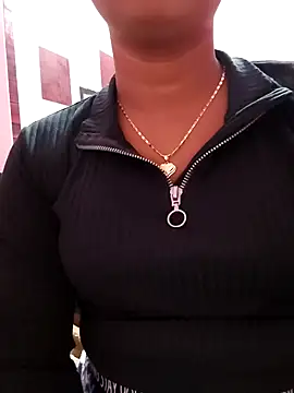 Snapshot of ANGE-MOU chatting on 1, 2, 2025 ANGE-MOU online show from 1, 2, 2025