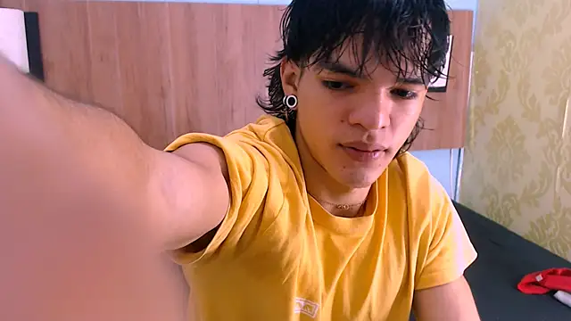 Snapshot of AlbertBernal69 chatting on 10, 2, 2025 AlbertBernal69 online show from 10, 2, 2025