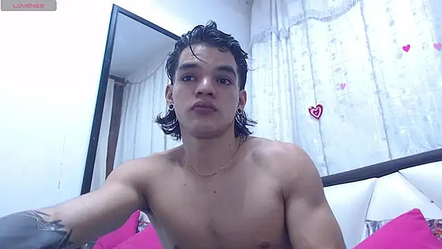 Snapshot of AlbertBernal69 chatting on 28, 2, 2025 AlbertBernal69 online show from 28, 2, 2025