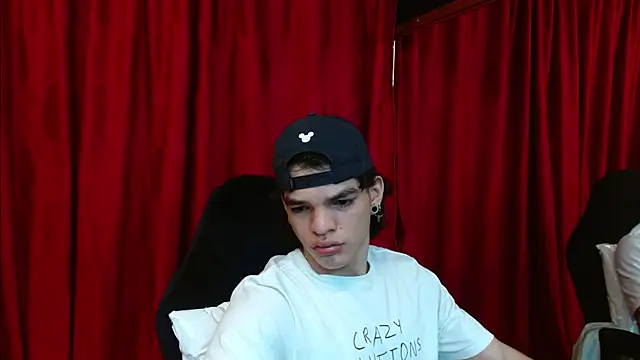 Snapshot of AlbertBernal69 chatting on 5, 3, 2025 AlbertBernal69 online show from 5, 3, 2025