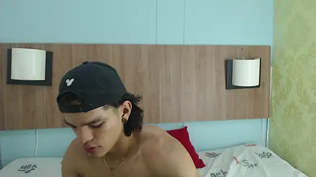 Snapshot of AlbertBernal69 chatting on 5, 3, 2025 AlbertBernal69 online show from 5, 3, 2025