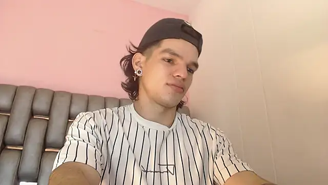 Snapshot of AlbertBernal69 chatting on 6, 3, 2025 AlbertBernal69 online show from 6, 3, 2025