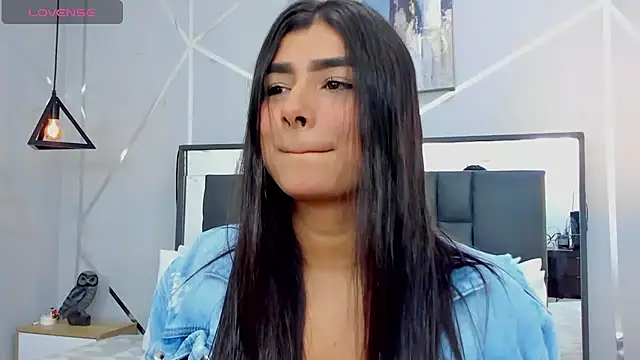 ZiaCalifa online show from 6, 3, 2025