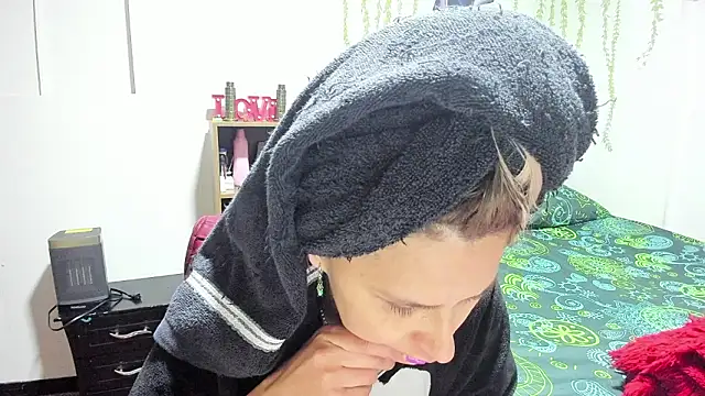 Snapshot of lauren_ashlee chatting on 6, 2, 2026 lauren ashlee online show from 6, 2, 2026