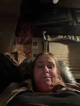 Snapshot of SummerBlueMoon chatting on 8, 2, 2026 SummerBlueMoon online show from 8, 2, 2026