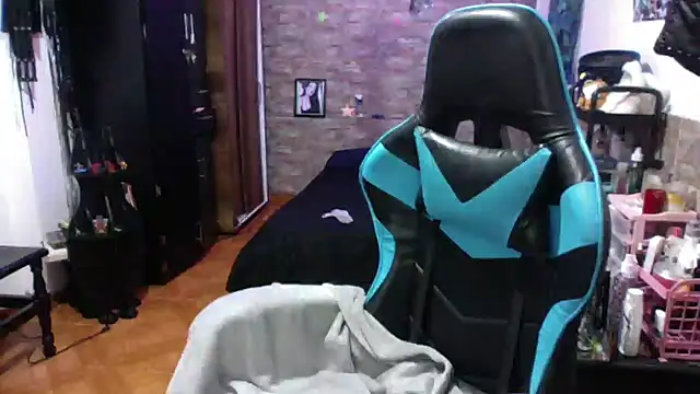 AngelaQueen  online show from 13, 11, 2025