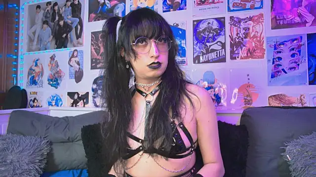 snowblack  online show from 28, 9, 2025