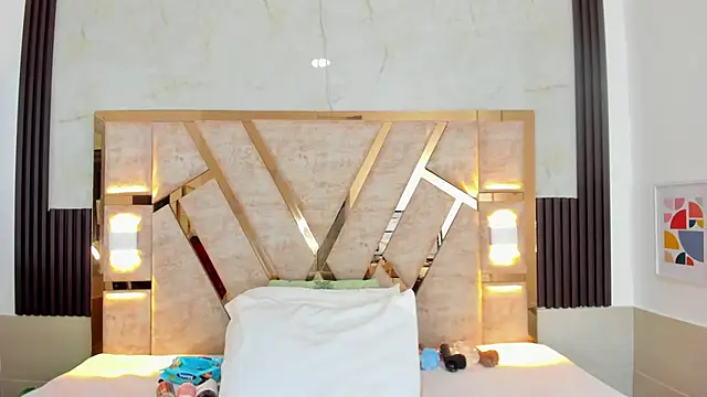 Athenea Mills online show from 25, 1, 2025