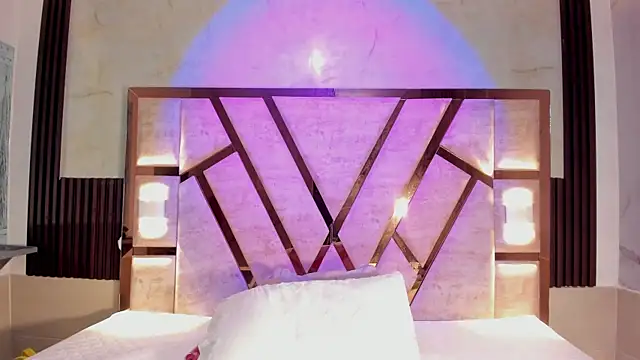 Athenea Mills online show from 16, 12, 2025