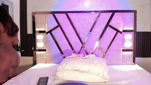 Athenea Mills online show from 31, 3, 2026