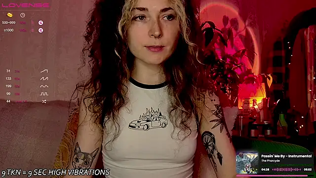 Snapshot of IttyKitty chatting on 13, 9, 2025 IttyKitty online show from 13, 9, 2025