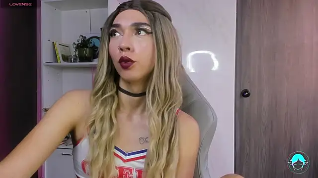 sofi elfqueen online show from 16, 2, 2025