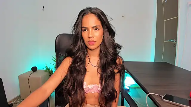 Snapshot of camille-rose chatting on 18, 2, 2025 camille-rose online show from 18, 2, 2025