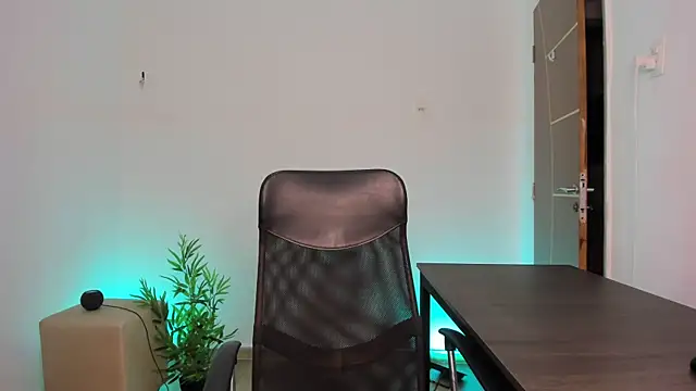 Snapshot of camille-rose chatting on 24, 2, 2025 camille-rose online show from 24, 2, 2025
