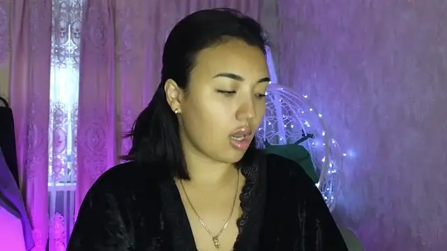 lily  foster online show from 22, 12, 2025