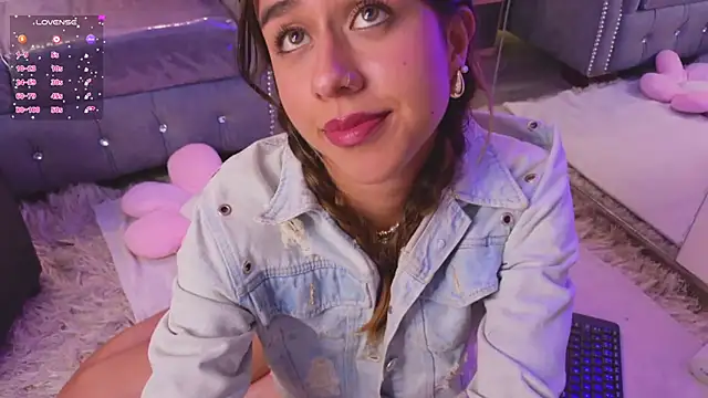 Snapshot of Emiily_Scott1 chatting on 3, 12, 2024 Emiily Scott1 online show from 3, 12, 2024