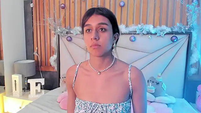 Snapshot of Emiily_Scott1 chatting on 5, 12, 2024 Emiily Scott1 online show from 5, 12, 2024