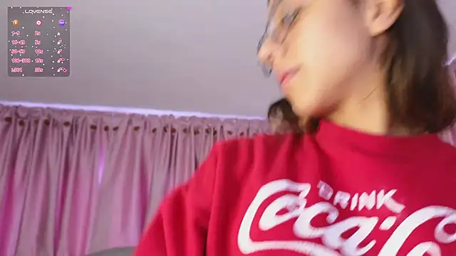 Snapshot of Emiily_Scott1 chatting on 6, 2, 2025 Emiily Scott1 online show from 6, 2, 2025