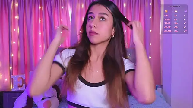 Snapshot of Emiily_Scott1 chatting on 10, 9, 2025 Emiily Scott1 online show from 10, 9, 2025