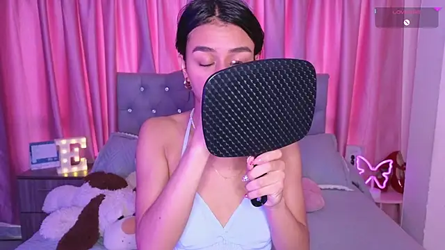 Snapshot of Emiily_Scott1 chatting on 8, 11, 2025 Emiily Scott1 online show from 8, 11, 2025