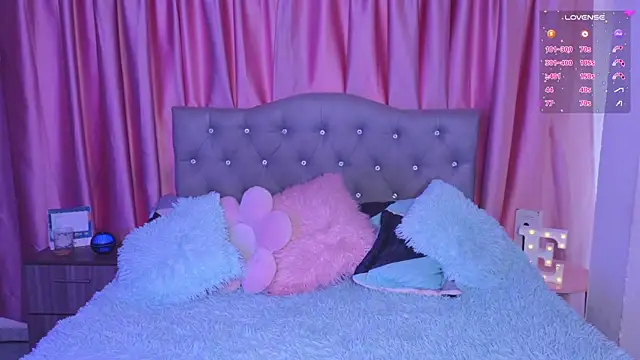 Snapshot of Emiily_Scott1 chatting on 28, 11, 2025 Emiily Scott1 online show from 28, 11, 2025