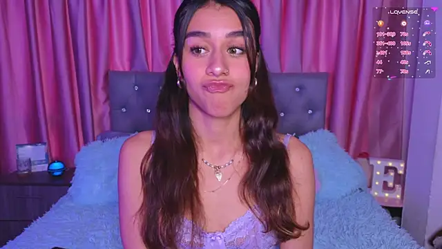 Snapshot of Emiily_Scott1 chatting on 2, 12, 2025 Emiily Scott1 online show from 2, 12, 2025