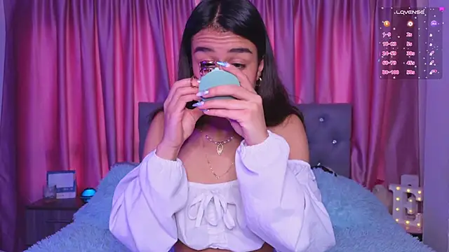 Snapshot of Emiily_Scott1 chatting on 5, 12, 2025 Emiily Scott1 online show from 5, 12, 2025