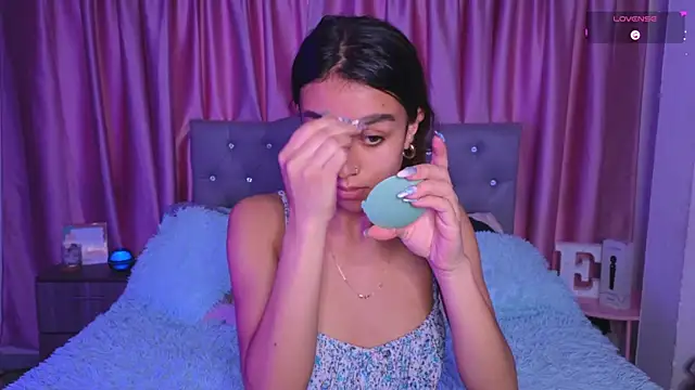 Snapshot of Emiily_Scott1 chatting on 15, 12, 2025 Emiily Scott1 online show from 15, 12, 2025