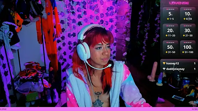 Roxanbunny1 online show from 27, 1, 2025