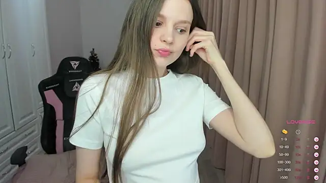 Snapshot of lil_cassie chatting on 8, 1, 2025 lil cassie online show from 8, 1, 2025